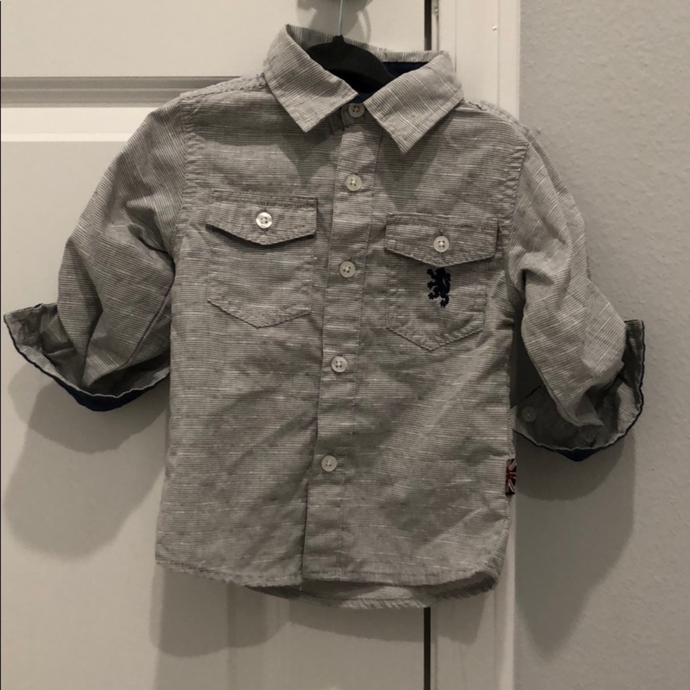Grey 2t dress shirt.